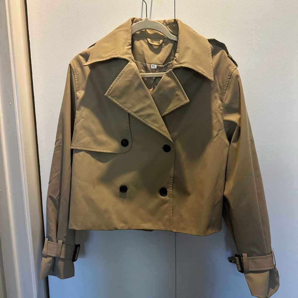 Women's Tan Double-Breasted Jacket/cropped trench. NWT